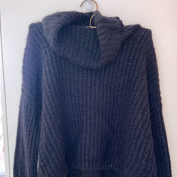 Knit Turtle Neck Sweater || Black - Picture 1 of 5